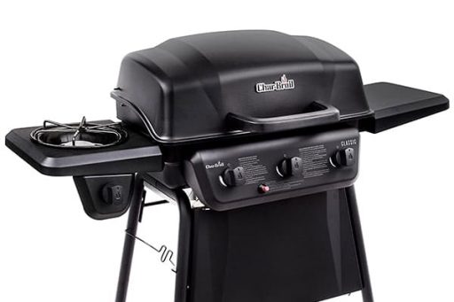 Photo of the Char-Broil Classic 360 3-Burner with the lid closed