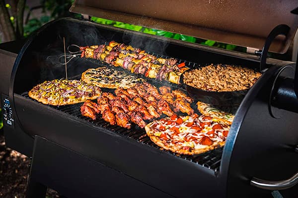 Traeger Pro Series 34 Grill with Food 2