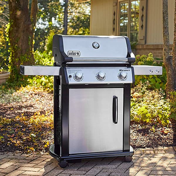 Photo of the Weber Spirit S-315 in the backyard